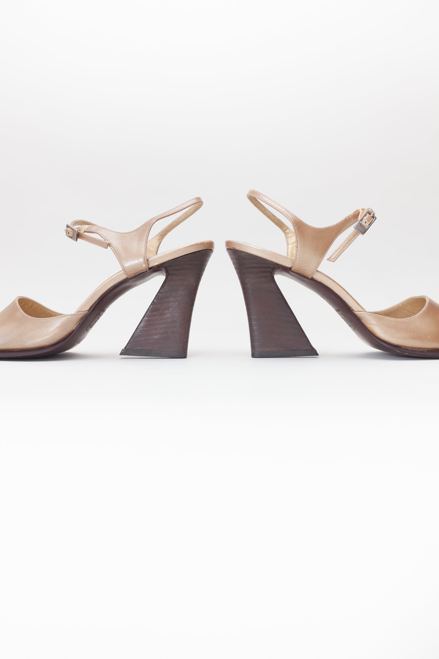 Yves Saint Laurent <br> Size 7