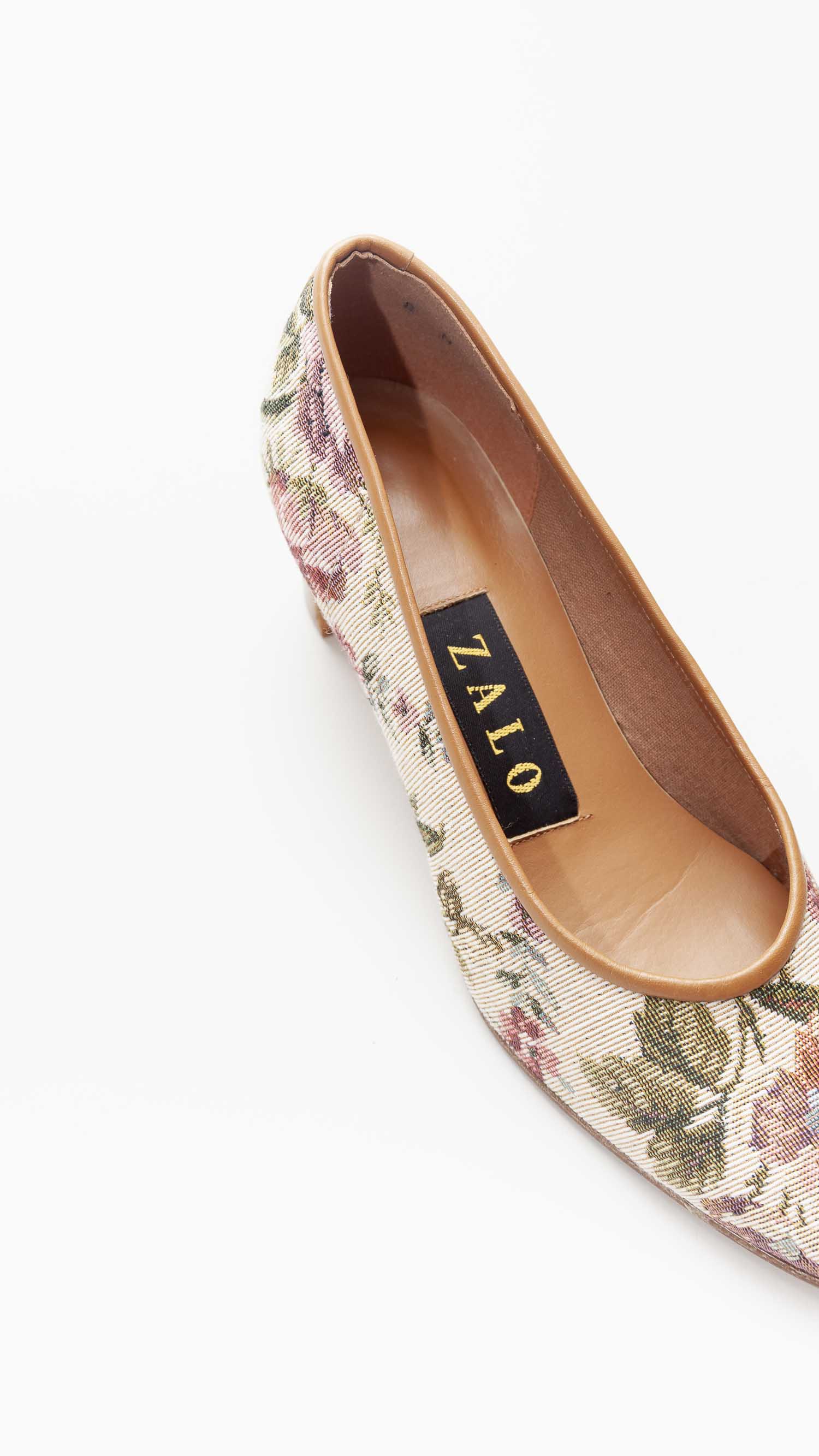 Zalo <br> Size 8